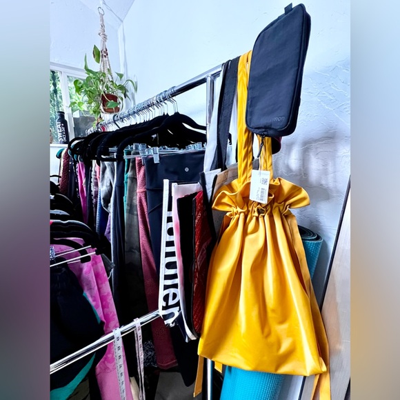 🚨 FOREVER THRIFTIN IS LIVE 🚨 - Picture 4 of 6